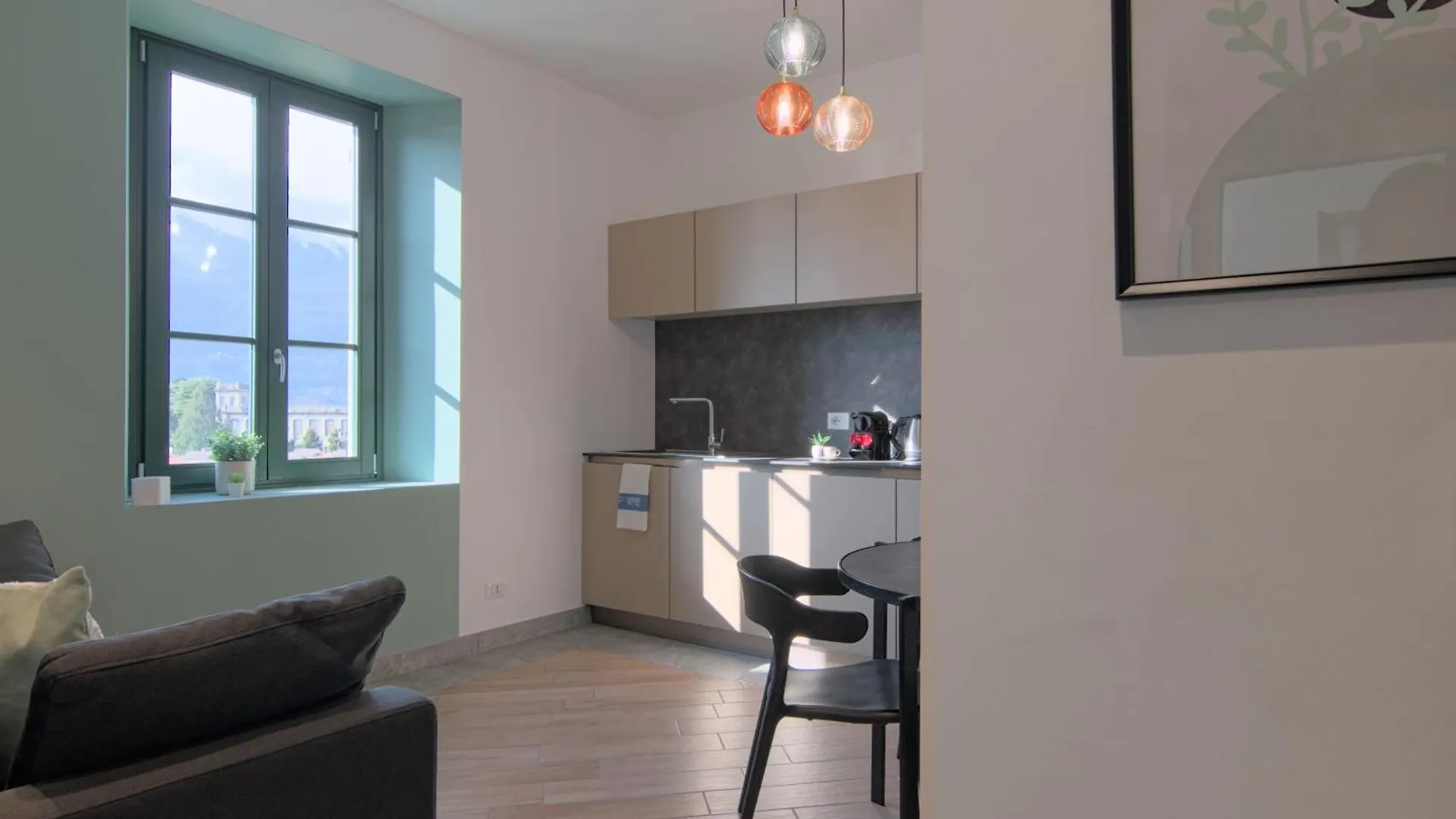 Ca Del Lasco - Modern Apartments In Classic Villa Bellano