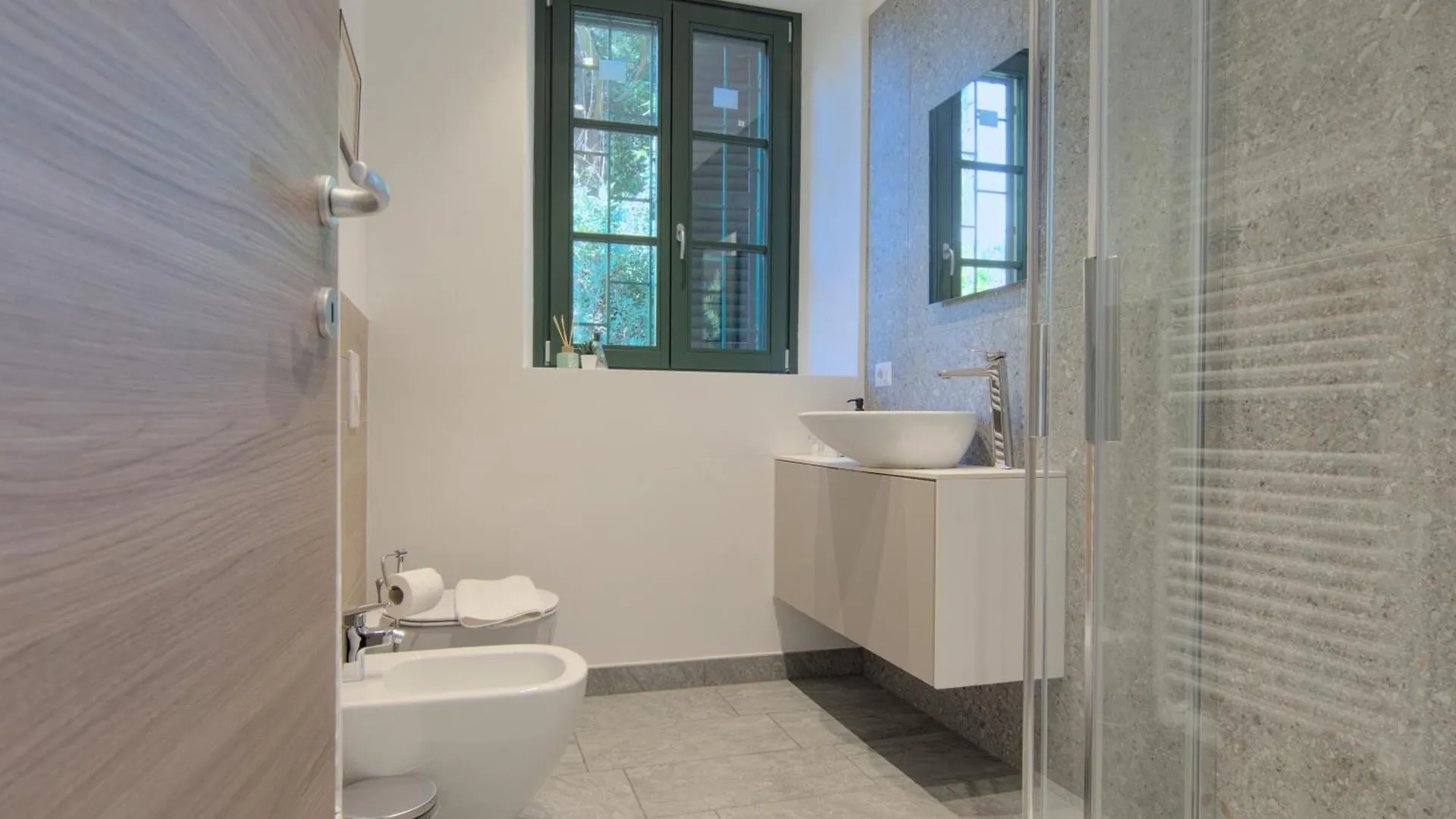 Ca Del Lasco - Modern Apartments In Classic Villa Bellano
