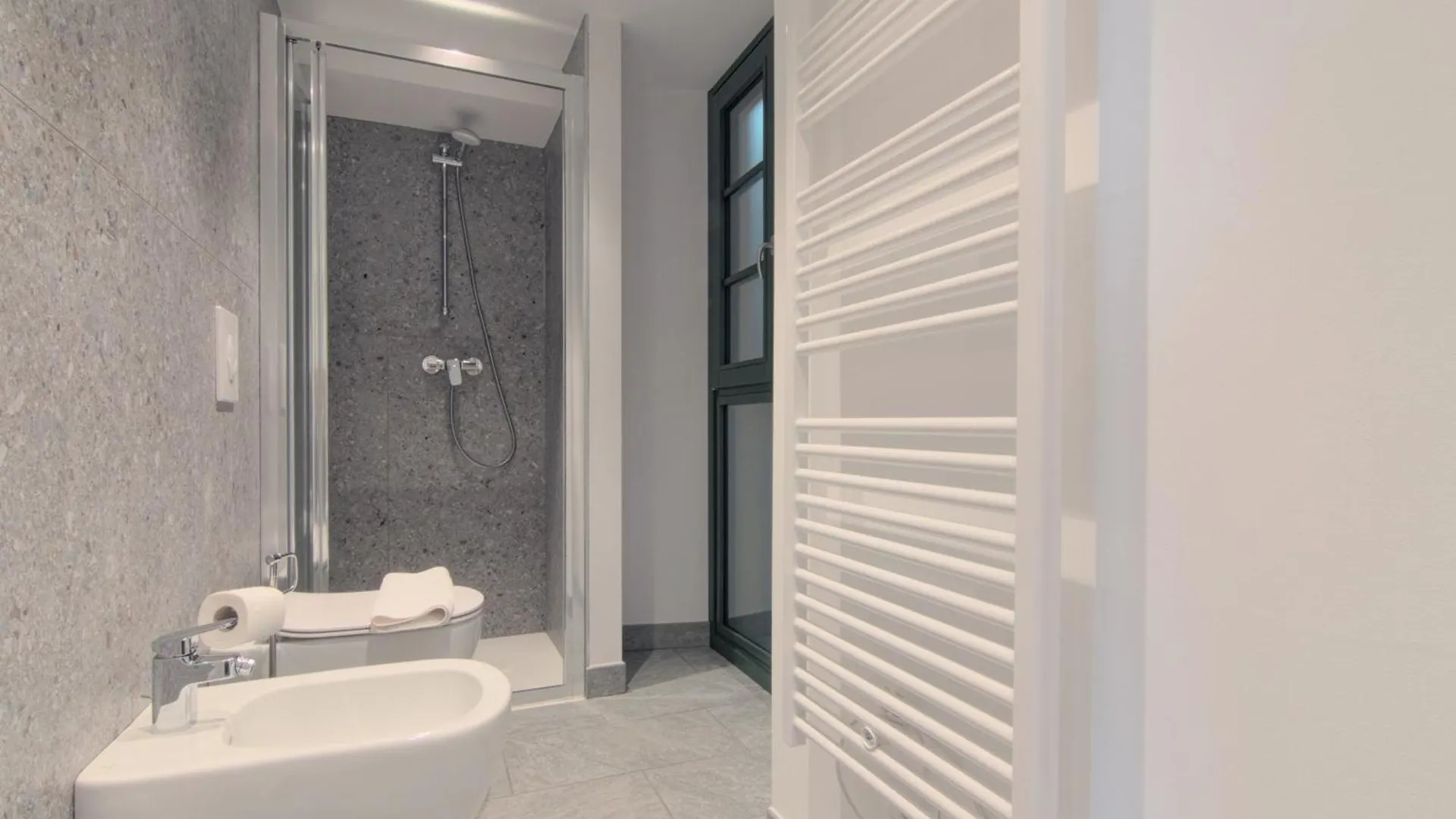 Ca Del Lasco - Modern Apartments In Classic Villa Bellano