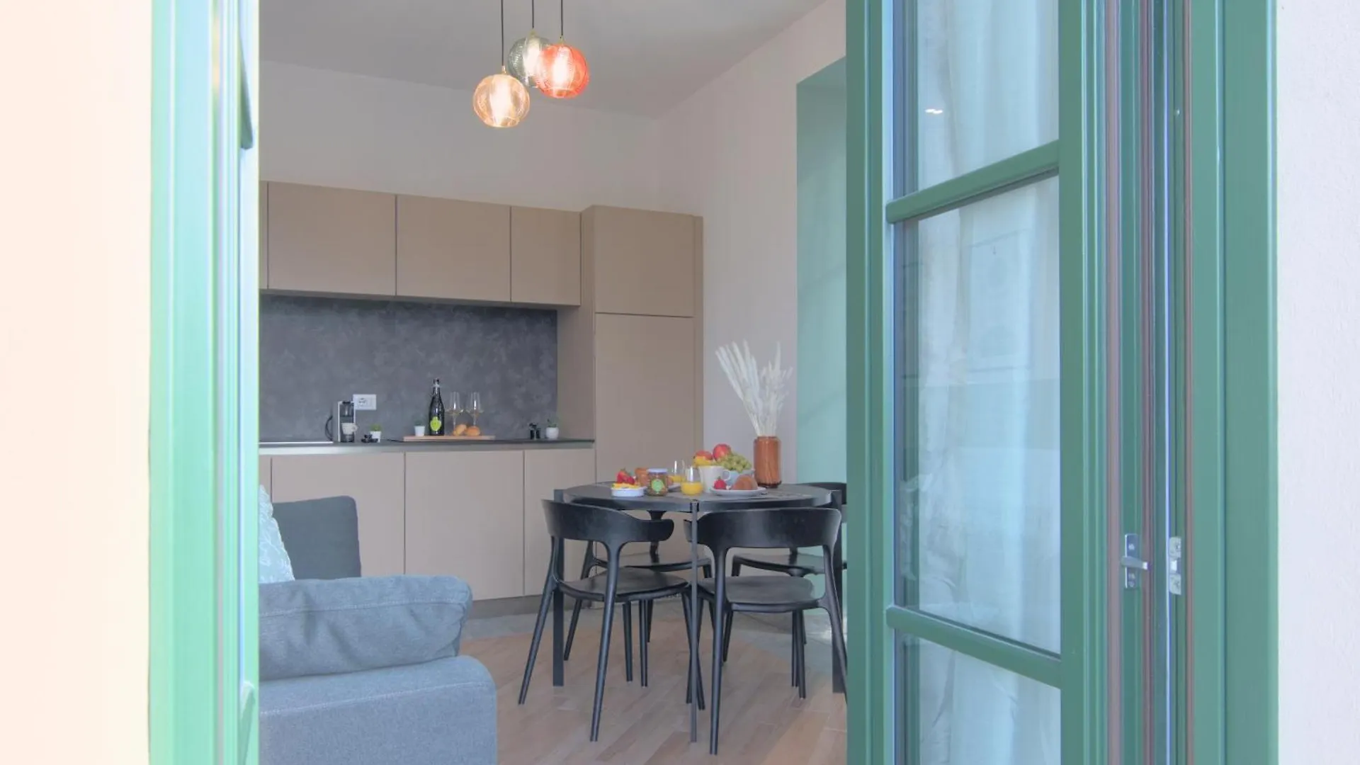 Ca Del Lasco - Modern Apartments In Classic Villa Bellano 0*,  İtalya